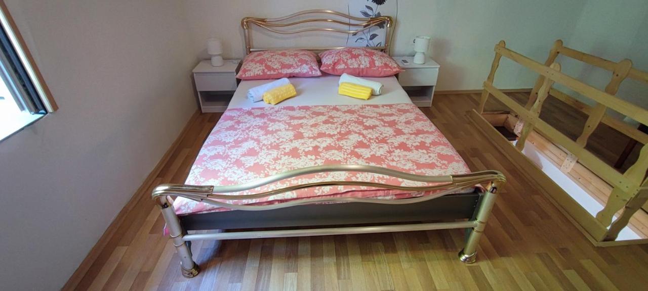 Studio Apartman Kastel Kambelovac Каштела Экстерьер фото