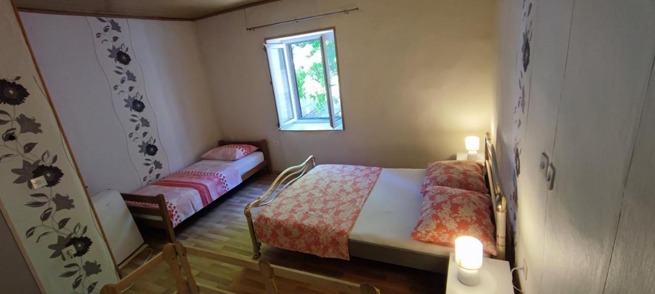 Studio Apartman Kastel Kambelovac Каштела Экстерьер фото